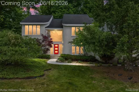 25626 Gina Ct, Novi, MI 48374