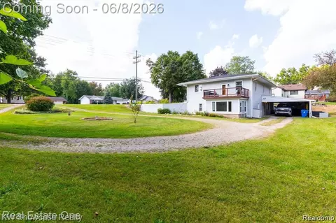 331 Lochaven Rd, Waterford, MI 48327