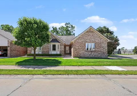 13750 Treeland Dr, Shelby Township, MI 48315