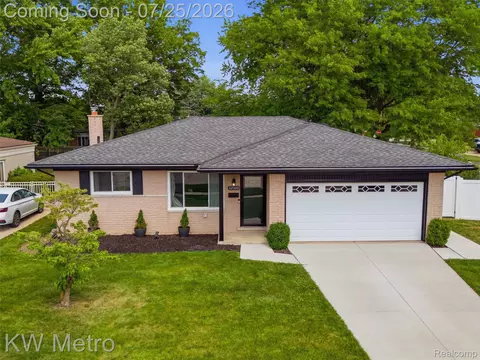 32500 Stricker Dr, Warren, MI 48088