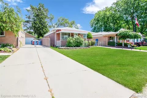 27374 Townsend Ave, Warren, MI 48092