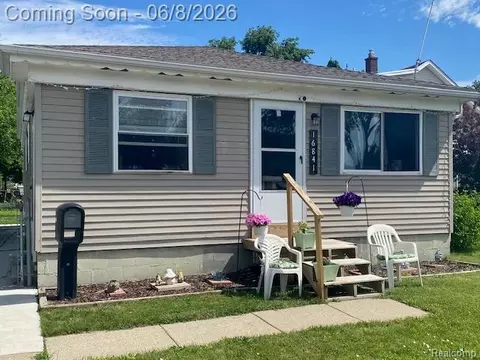 16841 Stephens Dr, Eastpointe, MI 48021