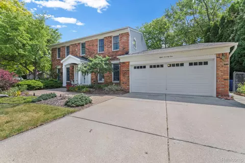 871 Spartan Dr, Rochester Hills, MI 48309