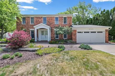 871 Spartan Dr, Rochester Hills, MI 48309
