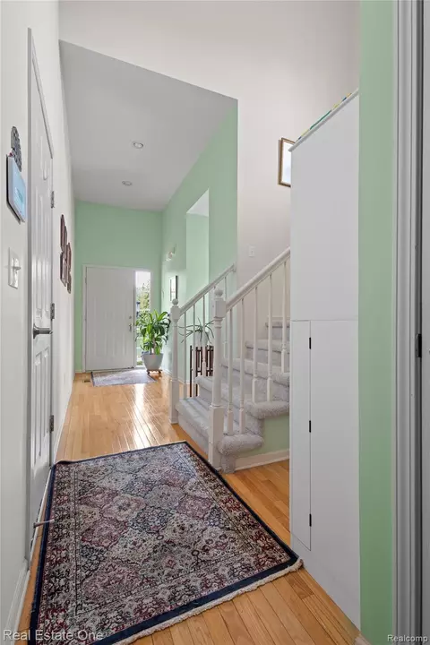 Entry Way - 731 E Bluff Ct, Rochester Hills, MI 48307 photo 2 of 4