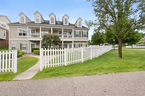 Other - 731 E Bluff Ct, Rochester Hills, MI 48307 photo 11 of 14