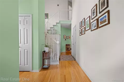 Entry Way - 731 E Bluff Ct, Rochester Hills, MI 48307 photo 1 of 4