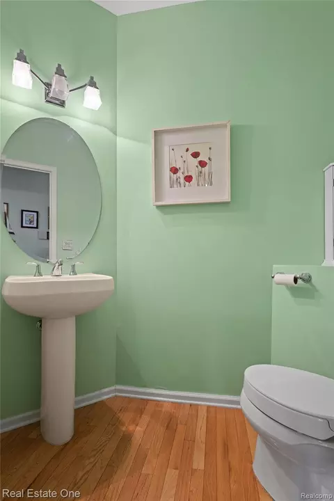 Bath - 731 E Bluff Ct, Rochester Hills, MI 48307 photo 1 of 5