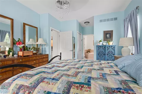 Bedroom - 731 E Bluff Ct, Rochester Hills, MI 48307 photo 2 of 4