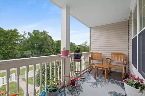 Exterior - 731 E Bluff Ct, Rochester Hills, MI 48307 photo 3 of 3