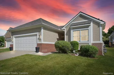 31055 Seneca Ln, Novi, MI 48377