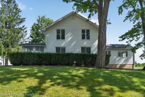 11374 Lahring Rd, Argentine, MI 48418