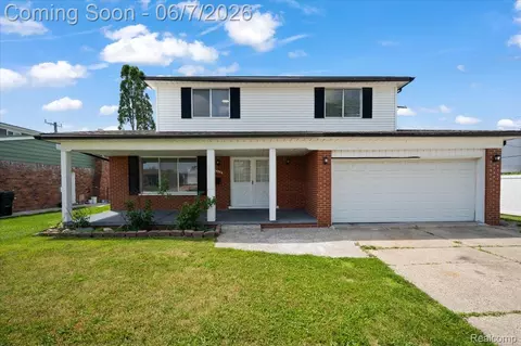 3528 Byrd Dr, Sterling Heights, MI 48310