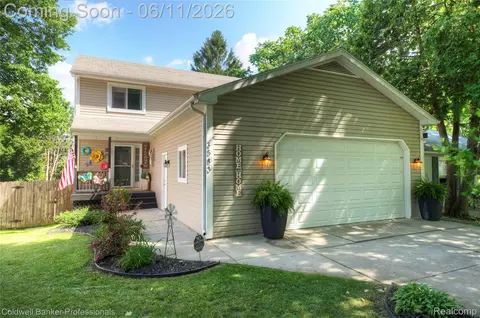 3580 Overton St, Waterford, MI 48328