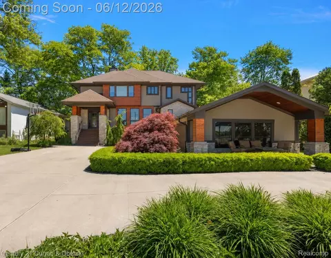 1345 E Lake Dr, Novi, MI 48377