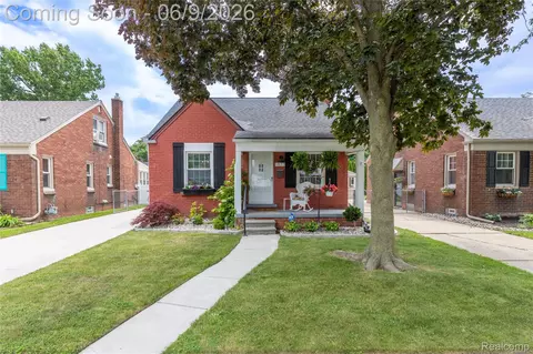 1833 Vinewood St, Wyandotte, MI 48192