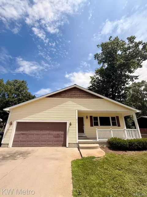 655 Sherry Dr, Orion, MI 48362
