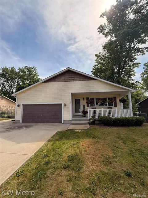655 Sherry Dr, Orion, MI 48362