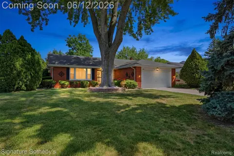 6344 Campus Dr, Dearborn Heights, MI 48127