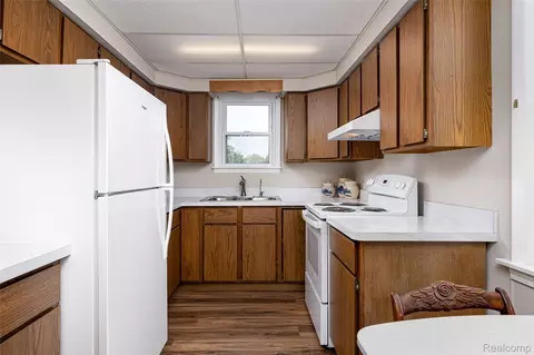 Kitchen - 2851 N Dancer Rd, Lima, MI 48130 photo 2 of 4