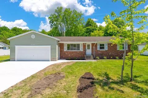 4046 State Rd, Fort Gratiot, MI 48059