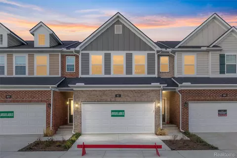811 Balmoral Ln, Troy, MI 48085