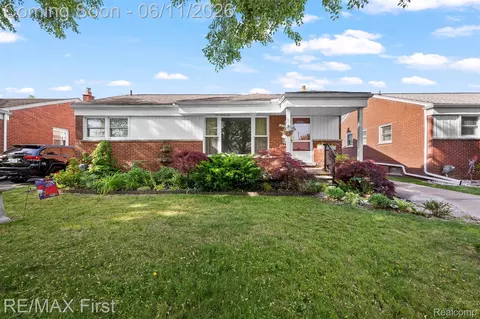 19712 Gaukler St, Saint Clair Shores, MI 48080