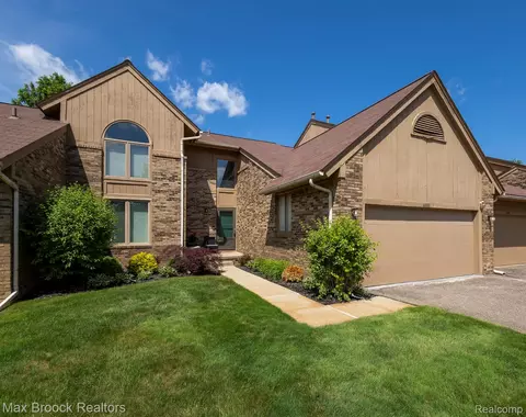 6606 Westbrooke Ct, West Bloomfield, MI 48322