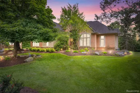 6567 Claremore Ct, West Bloomfield, MI 48322