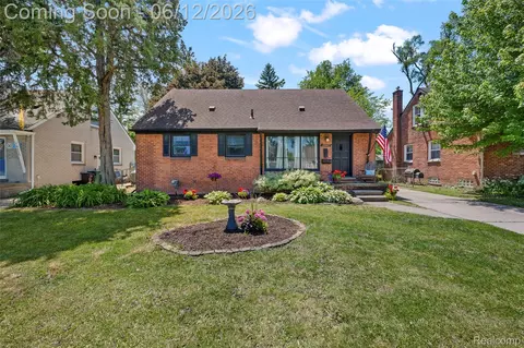 10467 W 11 Mile Rd, Huntington Woods, MI 48070