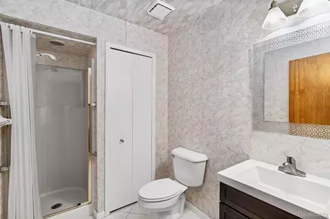 Bath - 1448 Beaumont Ct, Flushing, MI 48433 photo 1 of 7