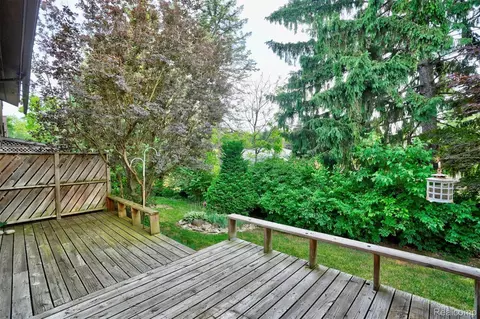 Exterior - 1448 Beaumont Ct, Flushing, MI 48433 photo 10 of 12