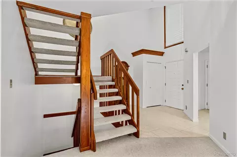 Entry Way - 1448 Beaumont Ct, Flushing, MI 48433 photo 2 of 9