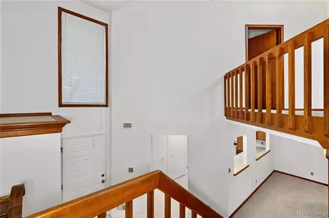 Entry Way - 1448 Beaumont Ct, Flushing, MI 48433 photo 5 of 9