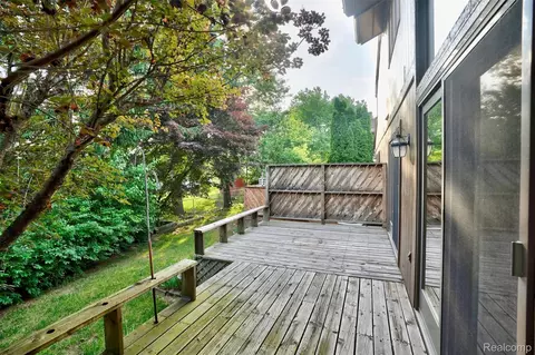 Exterior - 1448 Beaumont Ct, Flushing, MI 48433 photo 8 of 12