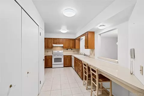Kitchen - 1448 Beaumont Ct, Flushing, MI 48433 photo 1 of 7