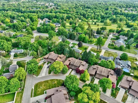 View/Area - 1448 Beaumont Ct, Flushing, MI 48433 photo 2 of 3