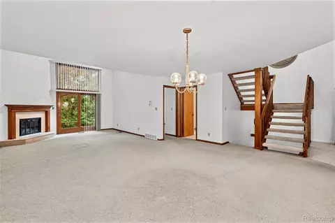 Living - 1448 Beaumont Ct, Flushing, MI 48433 photo 1 of 7