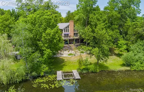 4780 Hillcrest Dr, Independence, MI 48346