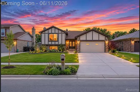 35826 Foothill Dr, Sterling Heights, MI 48312