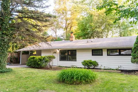 1917 Bayberry Ln, Flint, MI 48507