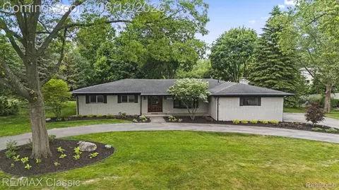 12901 Drury Ln, Plymouth, MI 48170