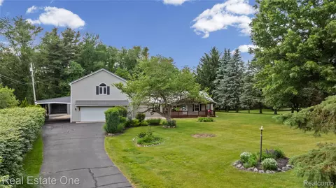 3708 Hideaway Ct, Brighton, MI 48114