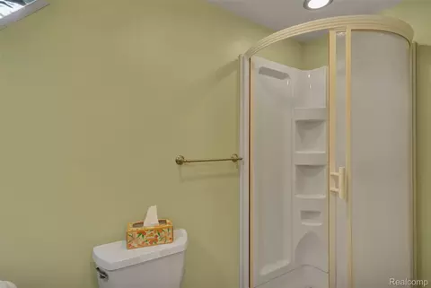 Bath - 4901 Pointe Tremble Rd, Algonac, MI 48001 photo 2 of 2