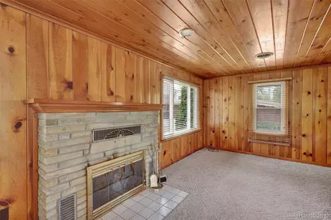 Living - 4901 Pointe Tremble Rd, Algonac, MI 48001 photo 2 of 7