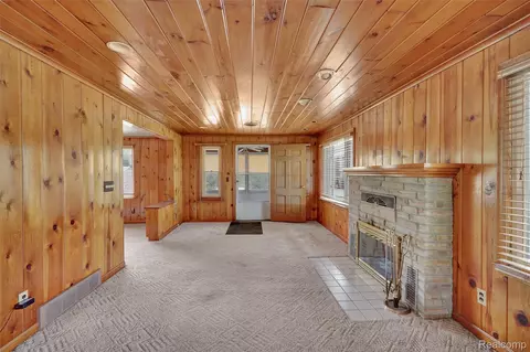 Living - 4901 Pointe Tremble Rd, Algonac, MI 48001 photo 3 of 7