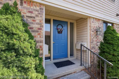 1700 River Rd #8, Marysville, MI 48040