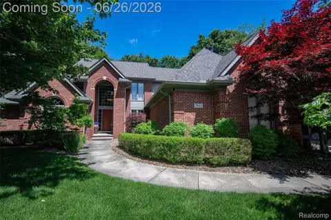 7422 Autumn Hill Dr, West Bloomfield, MI 48323