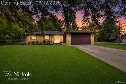 1580 Rockfield Dr, Troy, MI 48085