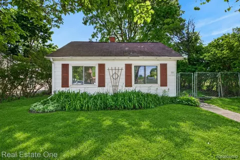 111 S Atwater St, Durand, MI 48429